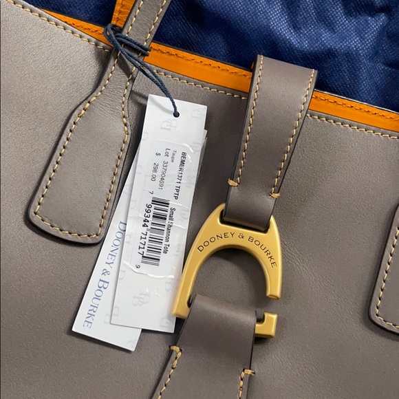 BNWT Dooney & Bourke Small Shannon Tote - Picture 6 of 7
